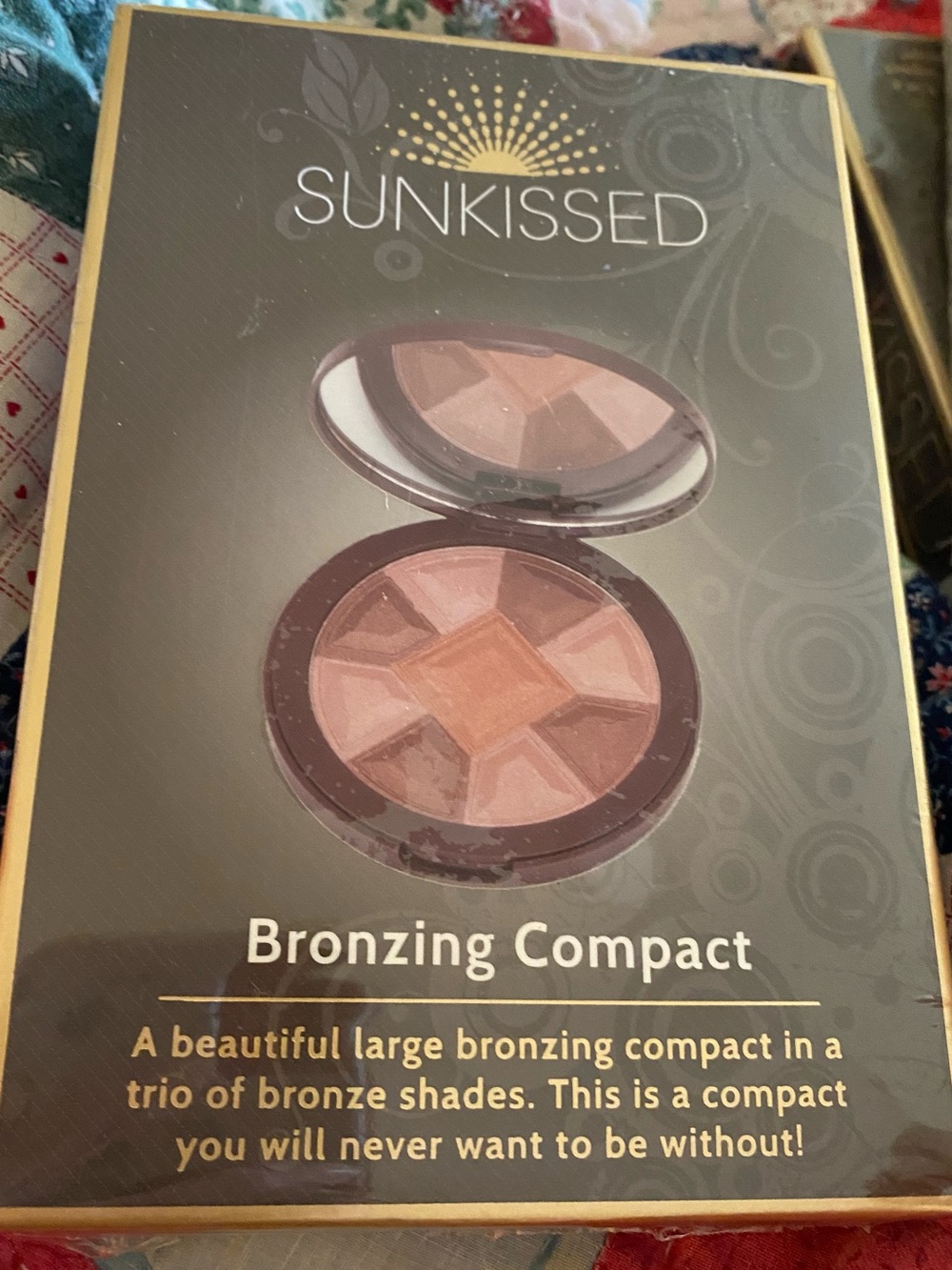 Sunkissed Bronzing Compact — Warm Bronze Glow